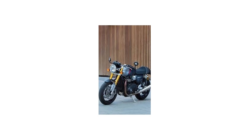 triumph-thruxton-rs-big-0