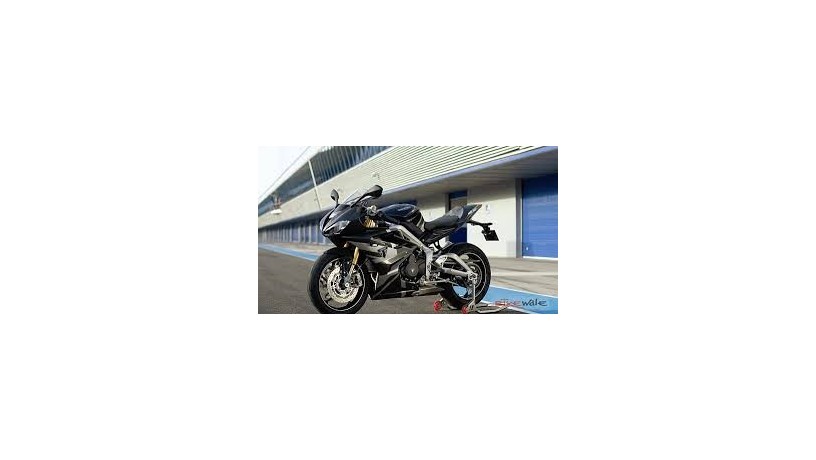 triumph-daytona-moto2-765-big-0